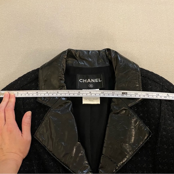 Authentic Chanel tweed jacket - Picture 9 of 12